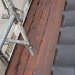 玄関屋根の板金が錆びています、
中津川市、