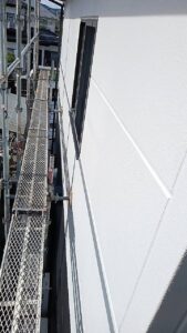 外壁はALCです。目地の亀裂もシーリング材にて綺麗に補修されています。