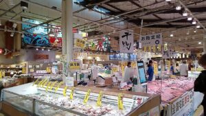 魚太郎のお土産屋さん、新鮮な物が一杯です、