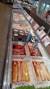 バーベキューに使用する魚屋お肉などを、ここで買います。
一杯あります、迷っちゃいますね、