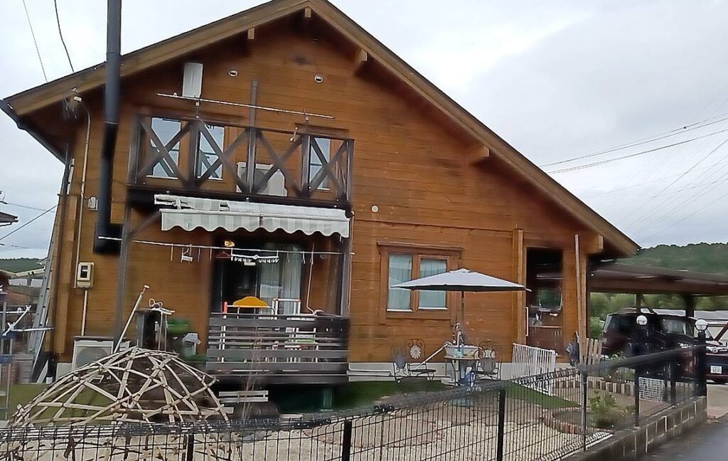 恵那市　中津川市　日成ホーム恵那店　外壁塗装工事　ベランダ防水　屋根塗装工事
施工事例　足場組立　高圧洗浄
軒天　外壁　ベランダ防水　屋根　付帯部