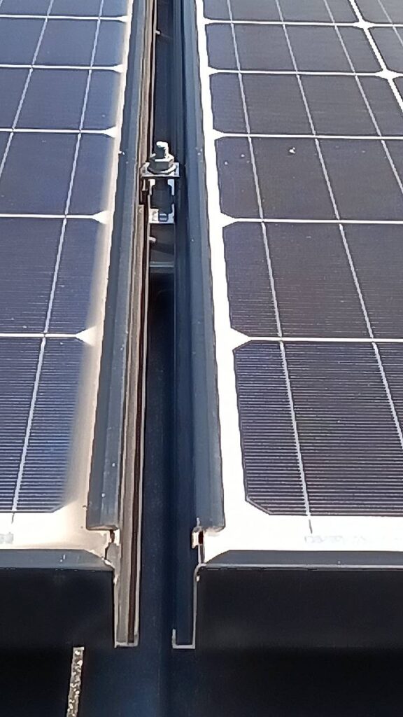 ソーラーの取り付け金具です。
中津川市