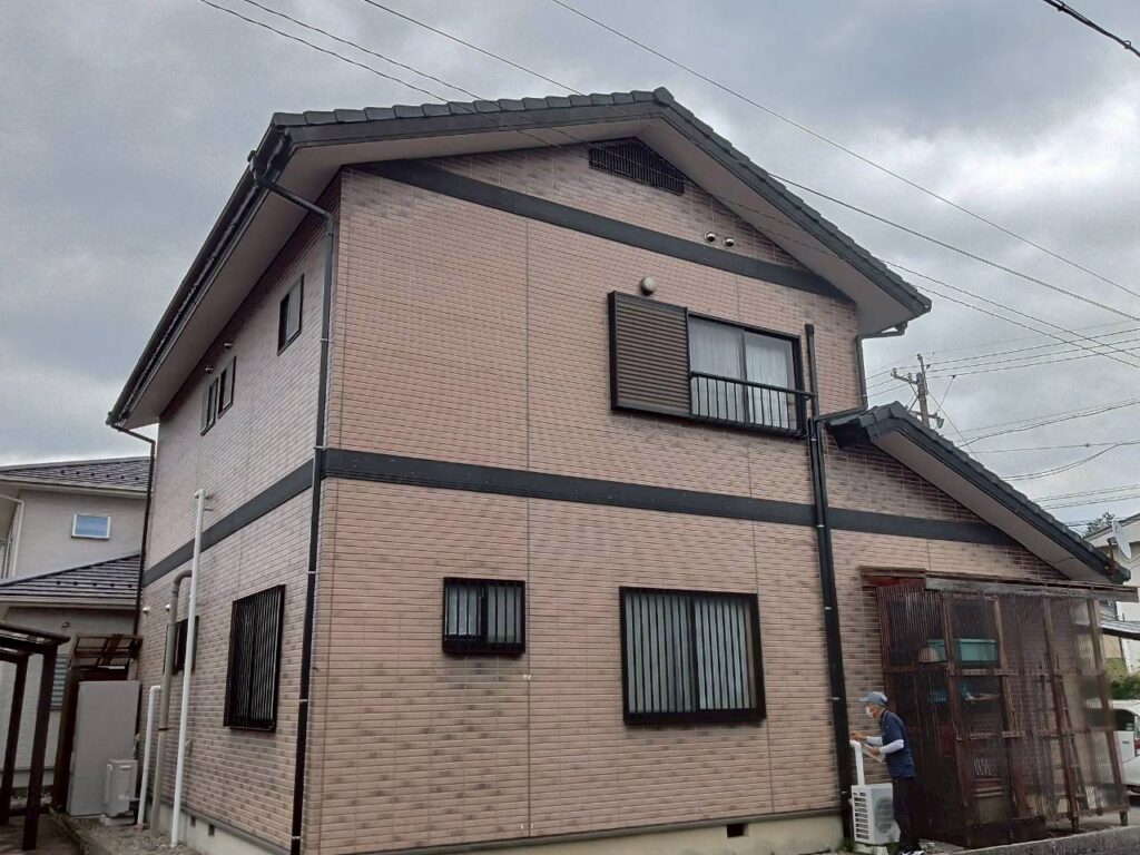 恵那市　中津川市　日成ホーム恵那店　外壁塗装工事　ベランダ防水　屋根塗装工事
施工事例　足場組立　高圧洗浄
軒天　外壁　ベランダ防水　屋根　付帯部